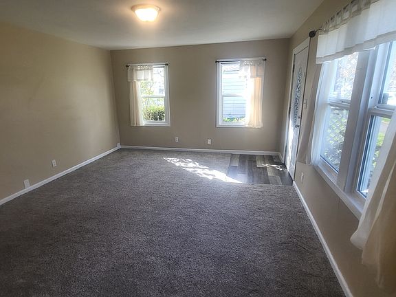 3rd image of 923 Broadway St