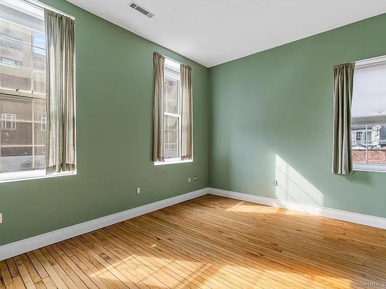 196 Crown St #310 — Photo 12