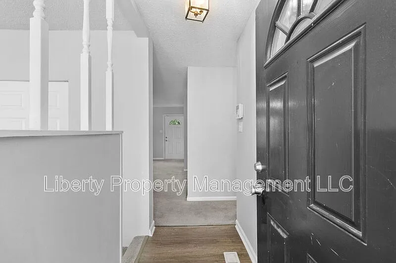 3 bed, 2.0 bath, 1398 sqft, $1,425 — Photo 3