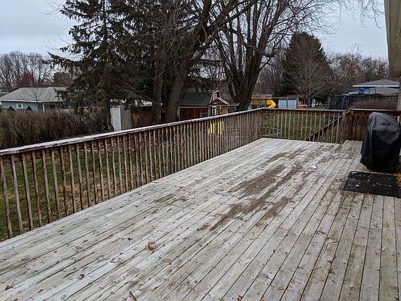 +500 sq ft deck!