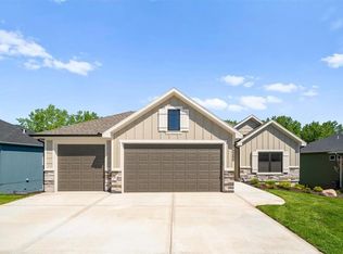 14566 Aurora Ln, Basehor, KS 66007