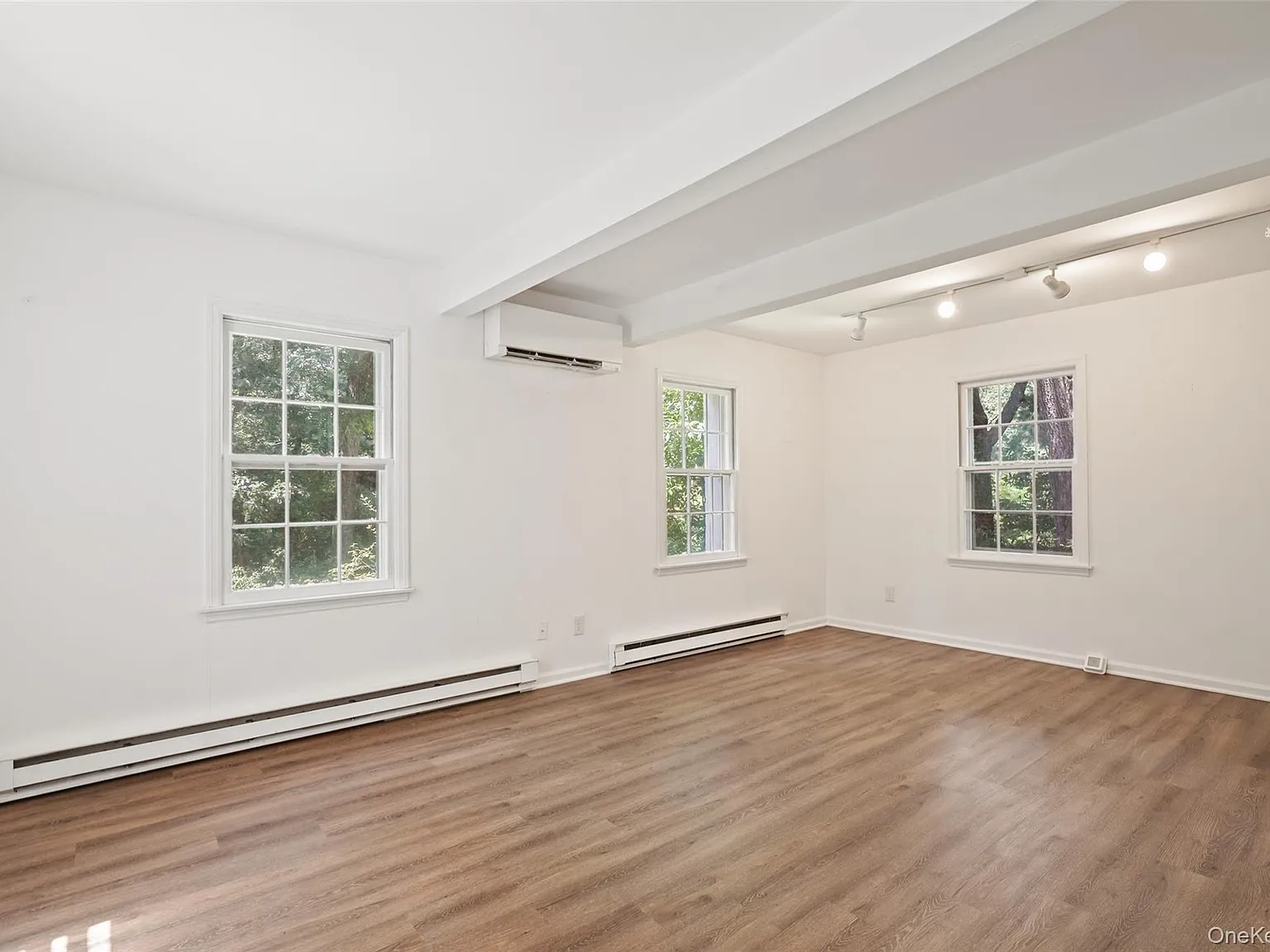2 bed, 1.0 bath, 800 sqft, $4,200 — Photo 3