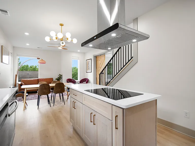 530 Continental Dr — Photo 7