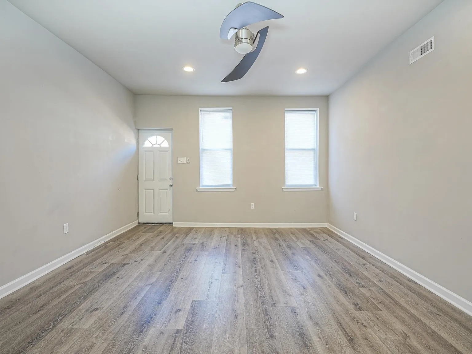 2 bed, 2.5 bath, 1046 sqft, $1,900 — Photo 3
