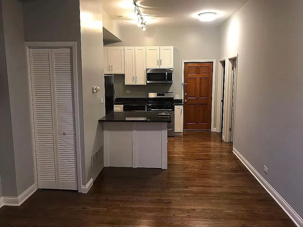 3831 N Southport Ave — Photo 4