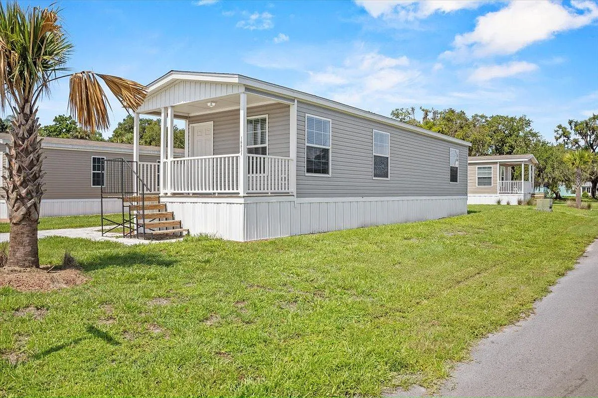 2 bed, 2.0 bath, $1,399 — Photo 2