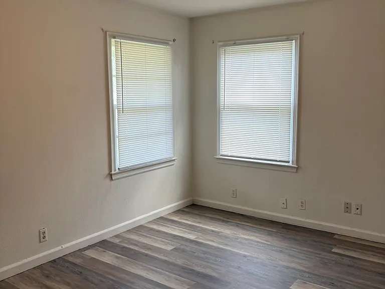1407 N Pinecrest St — Photo 6