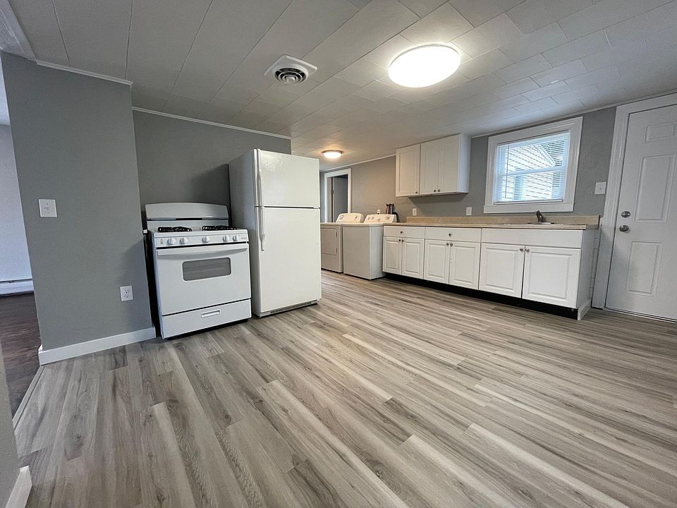 Kitchen with New Flooring Stove / Oven, Laundry Included