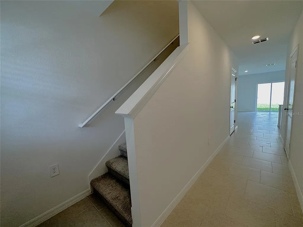 3 bed, 2.5 bath, 1392 sqft, $2,195 — Photo 2