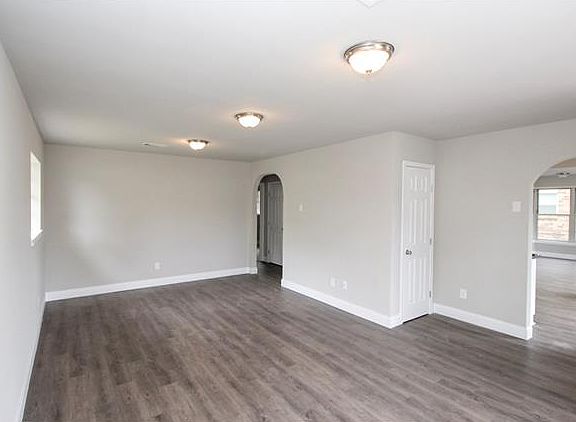 4th image of 5829 Milladorn Ave