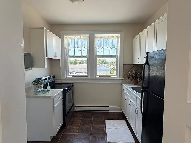 72 S Main St #A — Photo 2