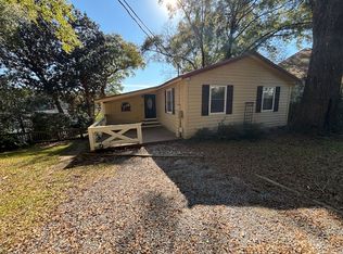 847 Squirrel Rd, Defuniak Springs, FL 32433