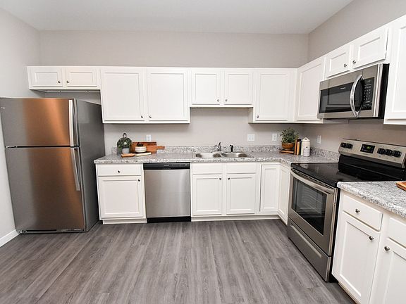 3rd image of 100 Pheasant Run #433