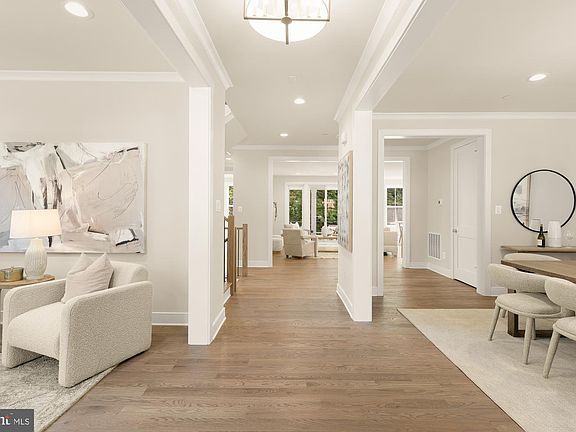 3rd image of 9313 Linden Ave