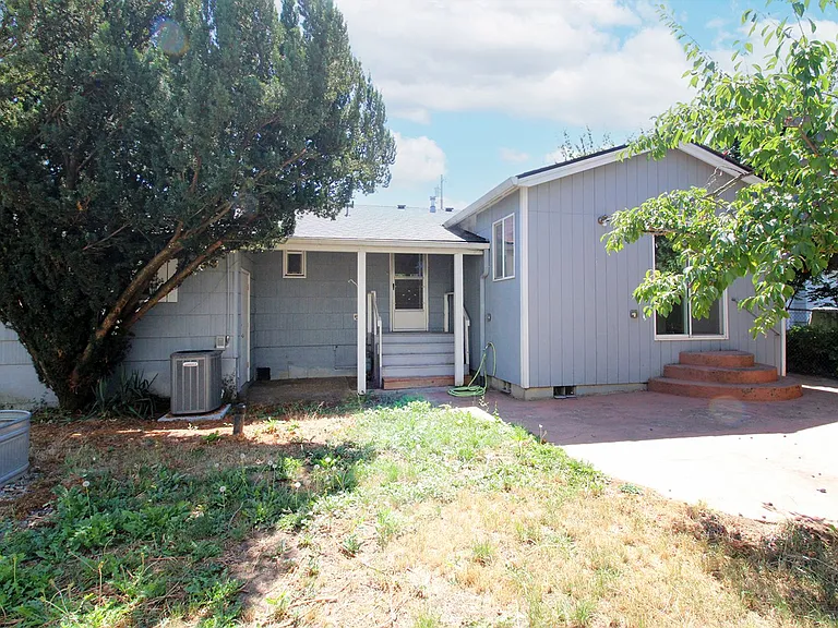 6235 NE Shaver St — Photo 22