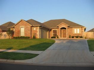 1906 Cedar Pointe Ln, Edmond, OK 73003