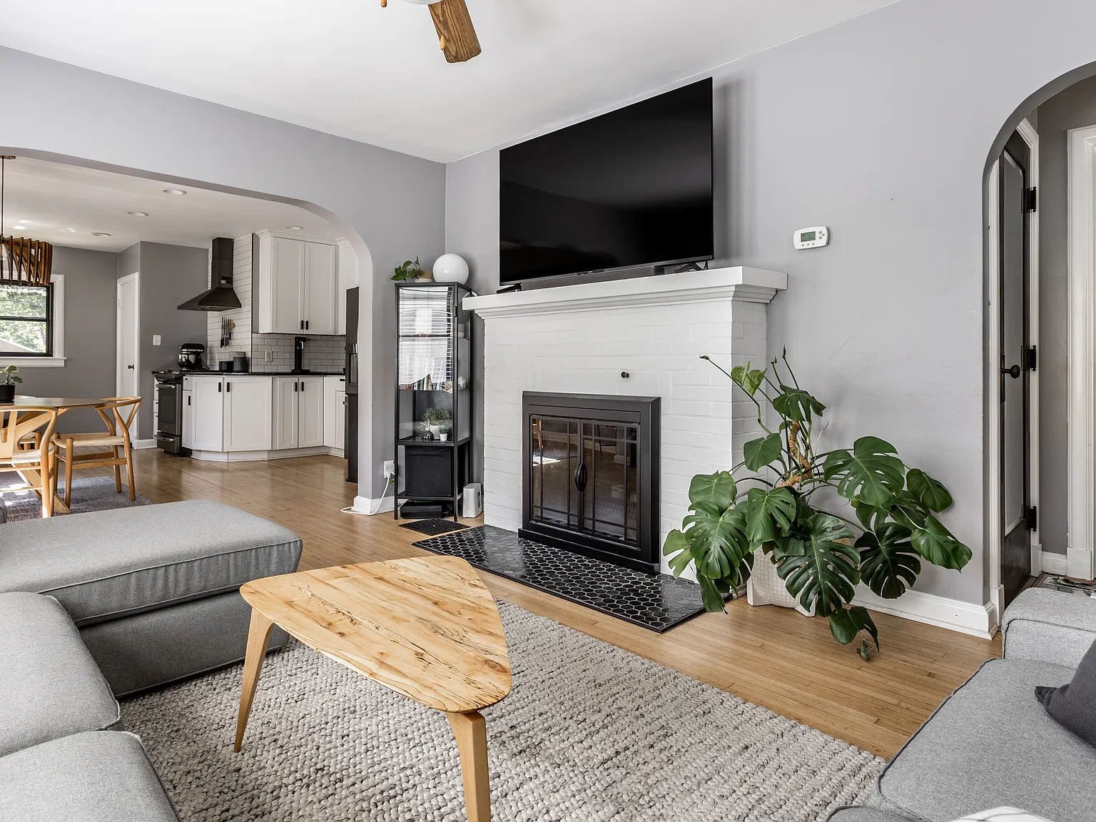 2 bed, 2008 sqft, $1,800 — Photo 4