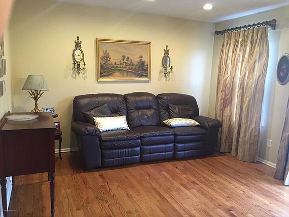 2nd image of 36 Aspen Ct
