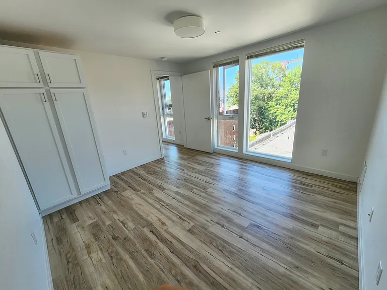 Russo Apartments — Photo 41