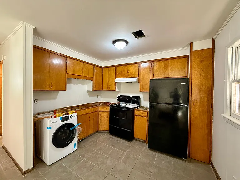 300 Olive St — Photo 2