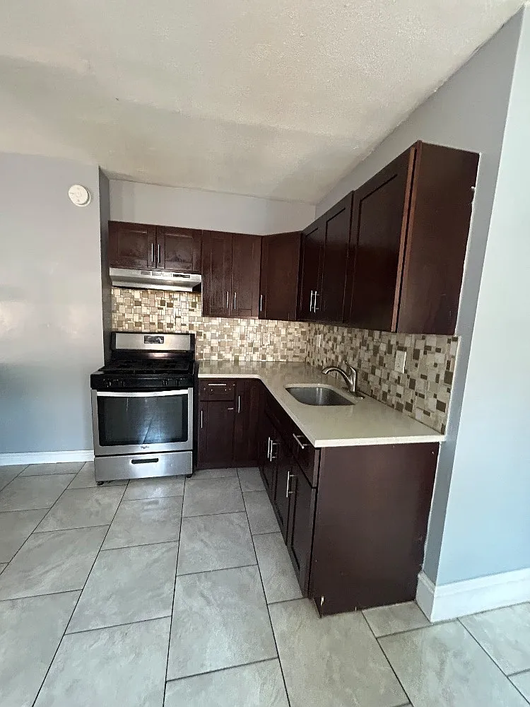 2 bed, 800 sqft, $1,400 — Photo 4