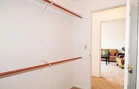 River Knolls Apartment — Photo 13