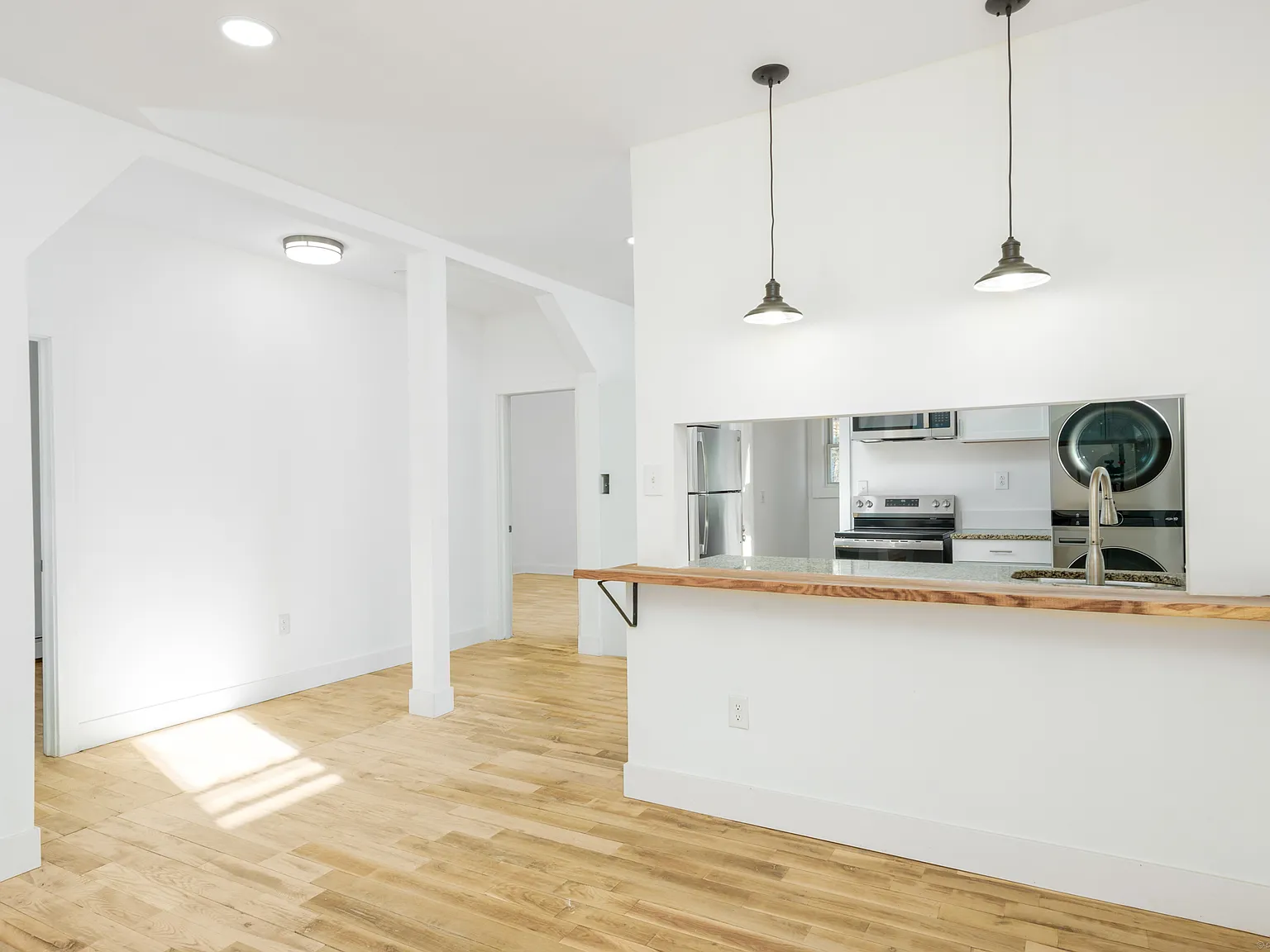 4 bed, 1.0 bath, 1441 sqft, $3,000 — Photo 2