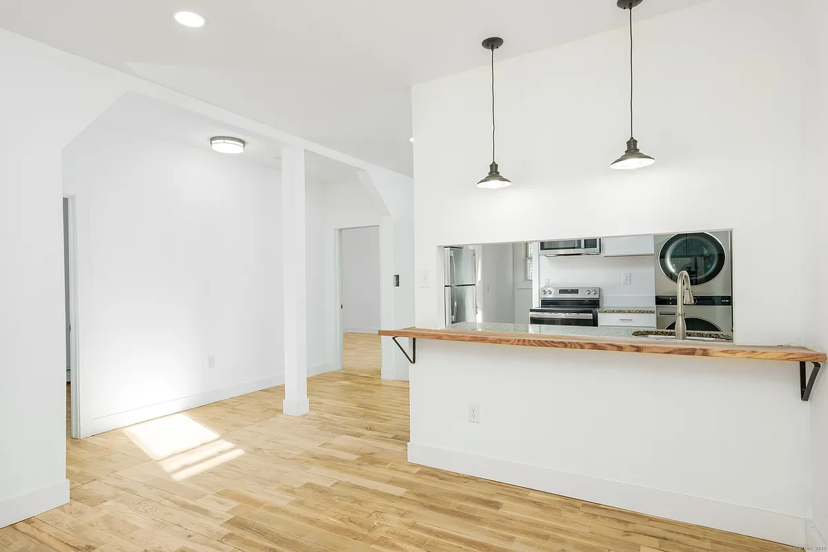 Photo 2 of 11 - 517 Winchester Ave #2 - New Haven, CT Building Photo - 517 Winchester Ave #2