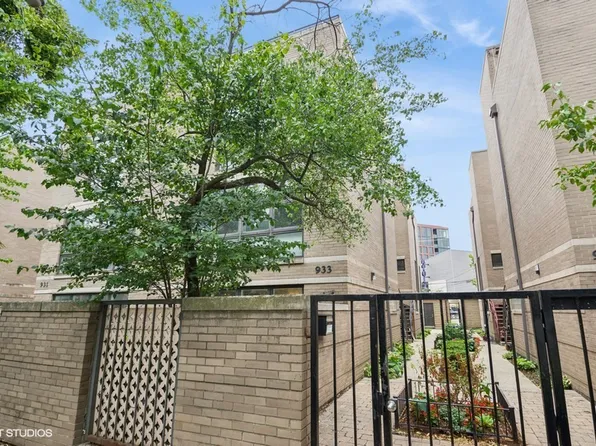 933 W Wrightwood Ave #A, Chicago, IL 60614