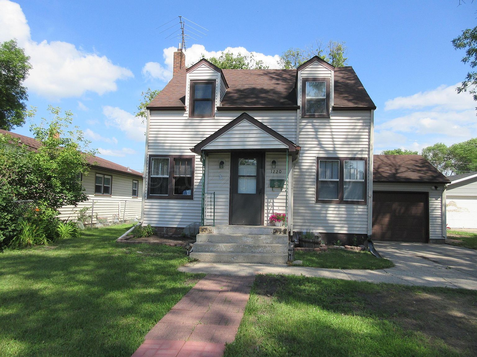 1220 14th St N, Moorhead, MN 56560 Zillow