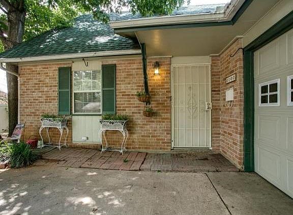 3rd image of 1102 Woodbrook St