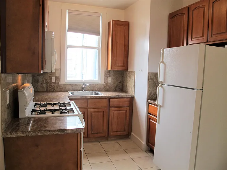 1631 Chestnut St #14 — Photo 9