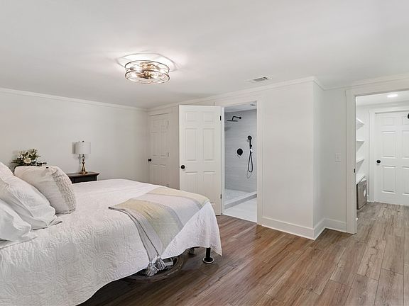 5th image of 724 Fancy Bluff Rd