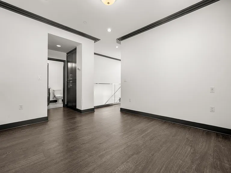 2131 S Beverly Glen — Photo 18