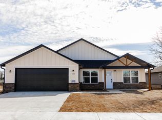 1412 Emelyn Ln, Siloam Springs, AR 72761