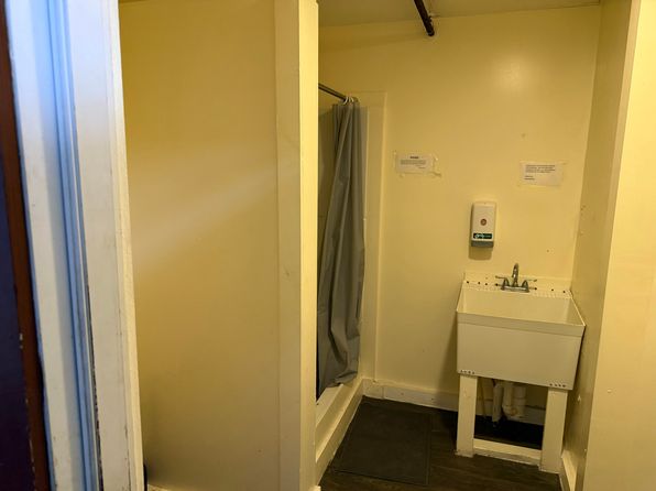 lewiston-maine-447296988 picture