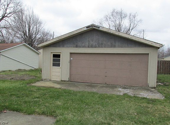 2nd image of 7634 Pinehurst Dr