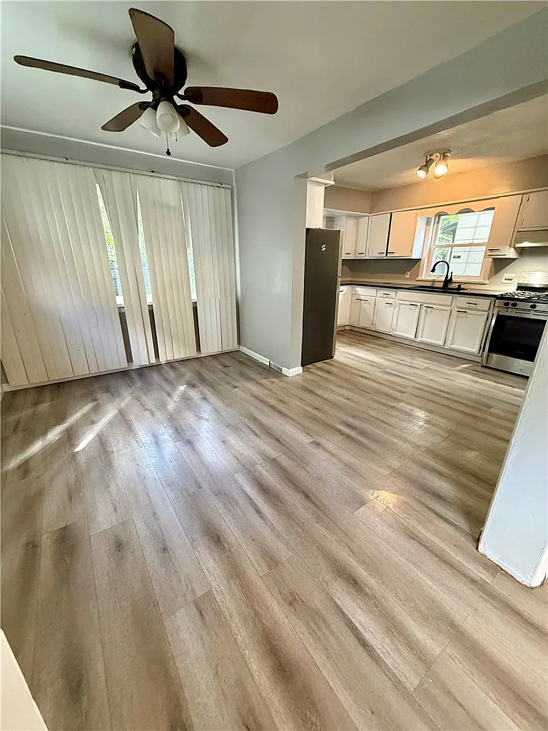3 bed, 1.0 bath, 938 sqft, $1,700 — Photo 4