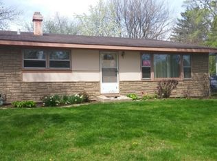 124 Siesta Rd, Carpentersville, IL 60110