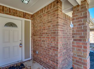 5710 Congressional Dr, Arlington, TX 76018