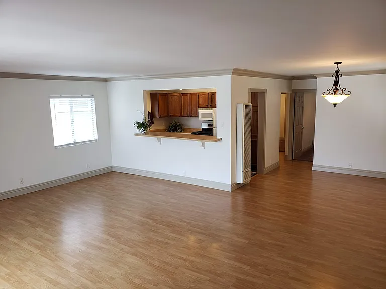37 Roswell Ave — Photo 5