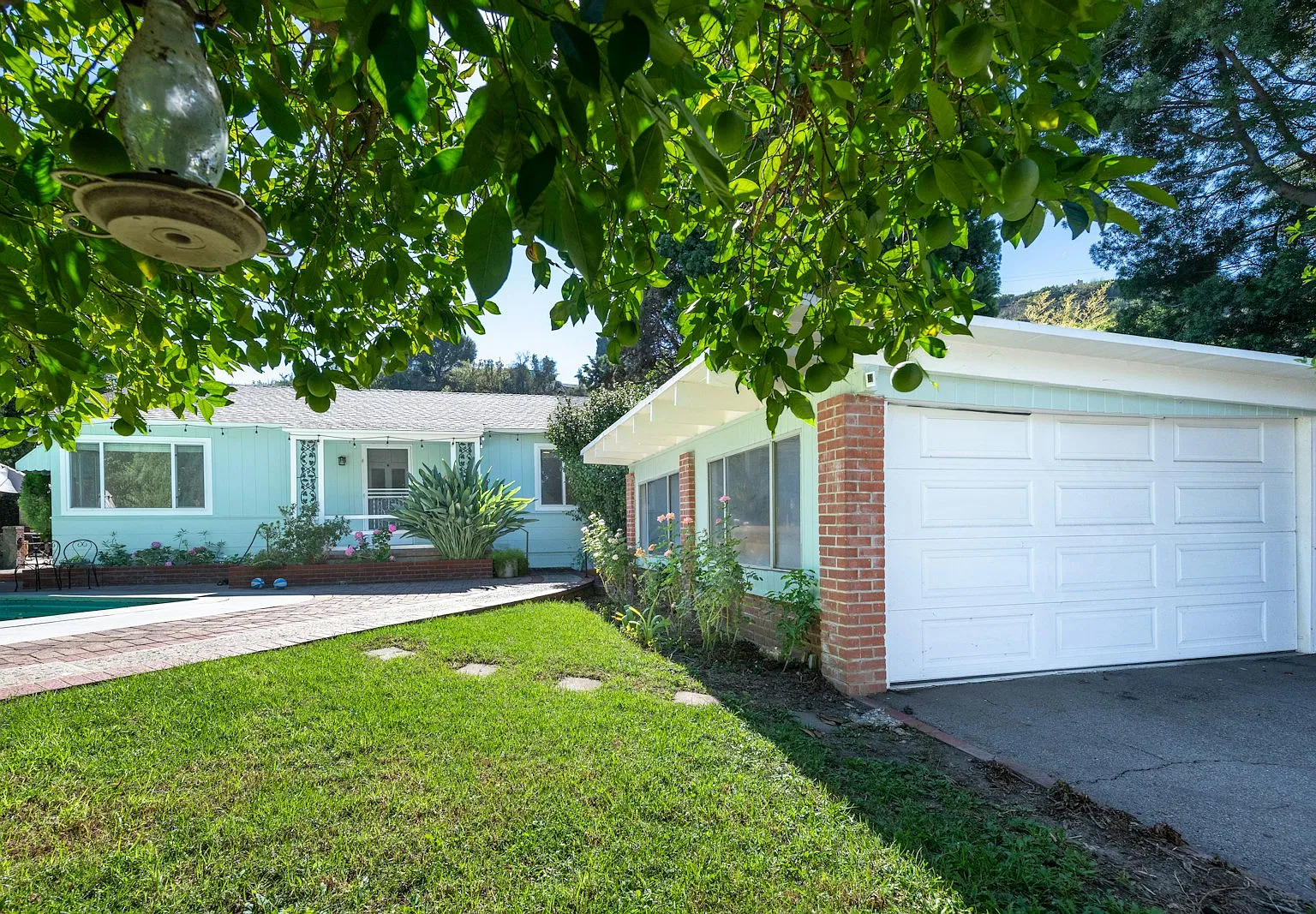 10948 Fruitland Drive — Photo 2