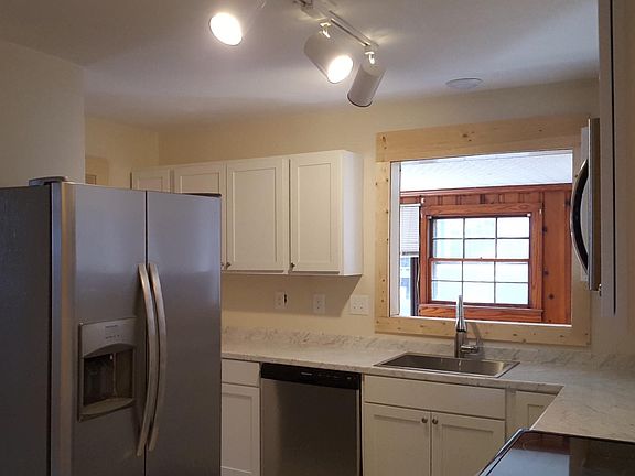 3rd image of 109 W Montclair Ave