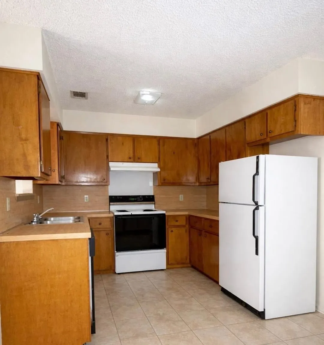 2 bed, 900 sqft, $900 — Photo 2