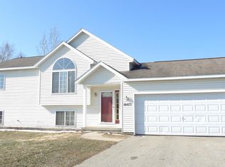 16475 Doe Dr NE, Cedar Springs, MI 49319