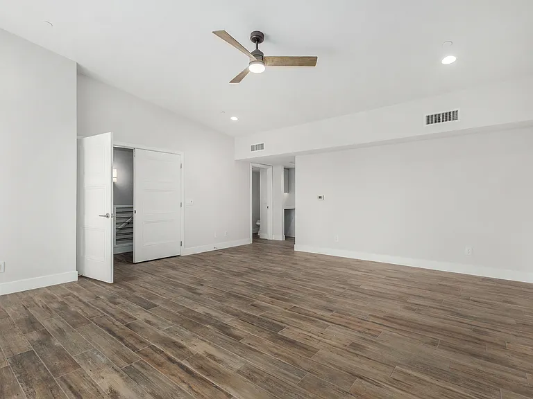 4525 N 40th St #8 — Photo 16