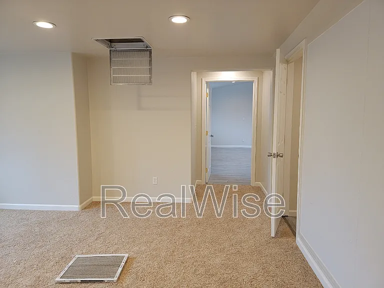 344 W Selmar Ct — Photo 18