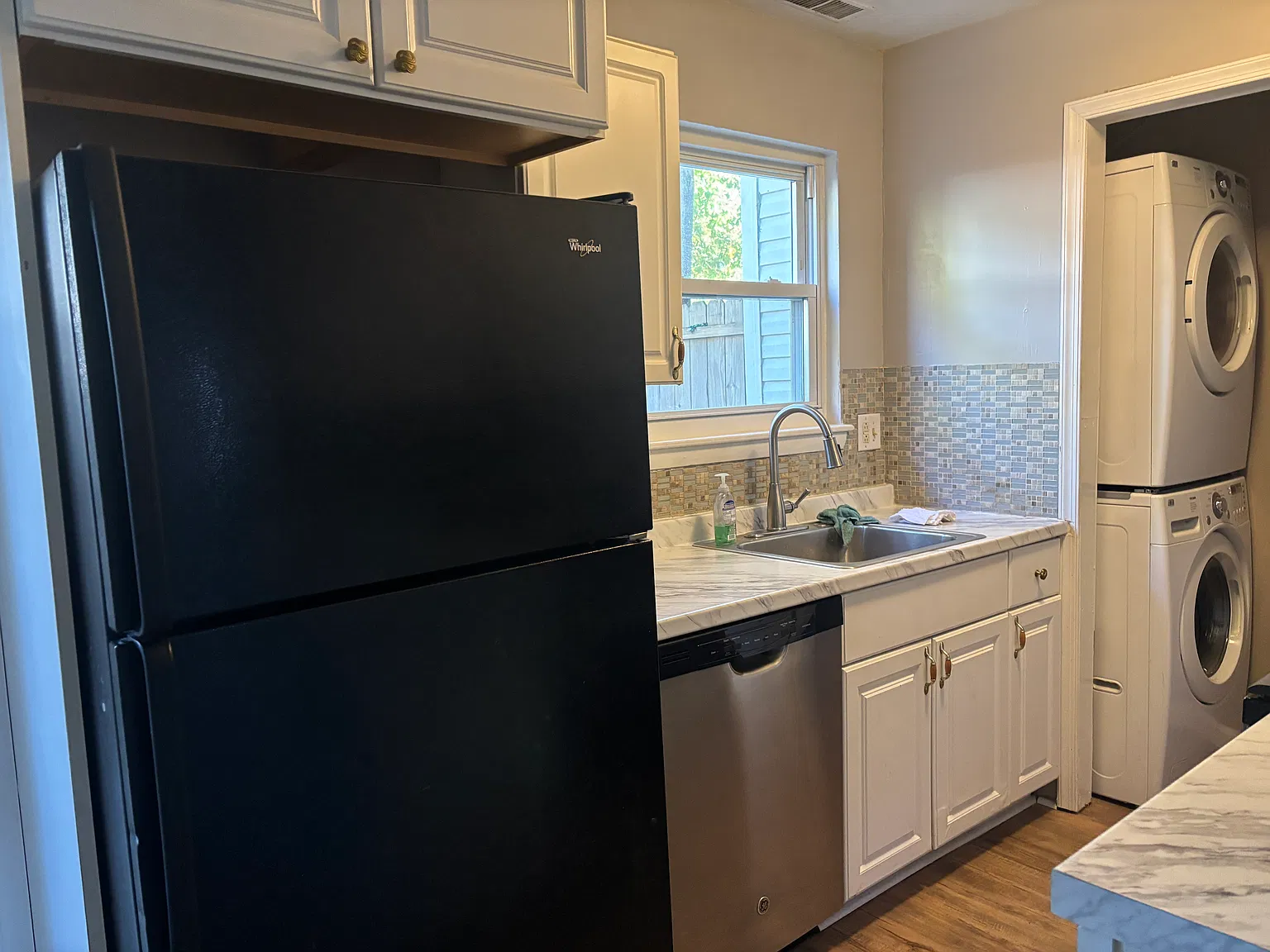 3 bed, 1.5 bath, 1200 sqft, $1,799 — Photo 4