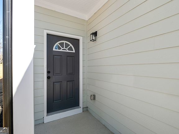 5th image of 1015 Lyndon Ave