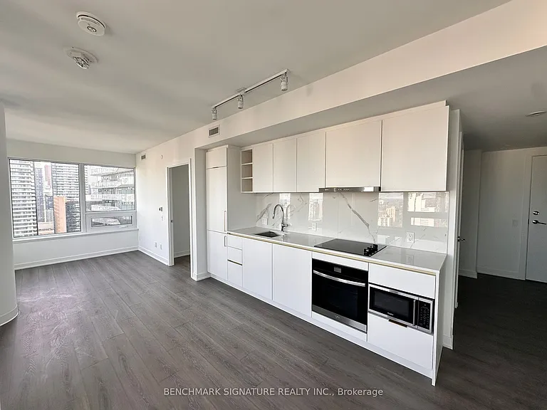 8 Wellesley St W #3312 — Photo 3